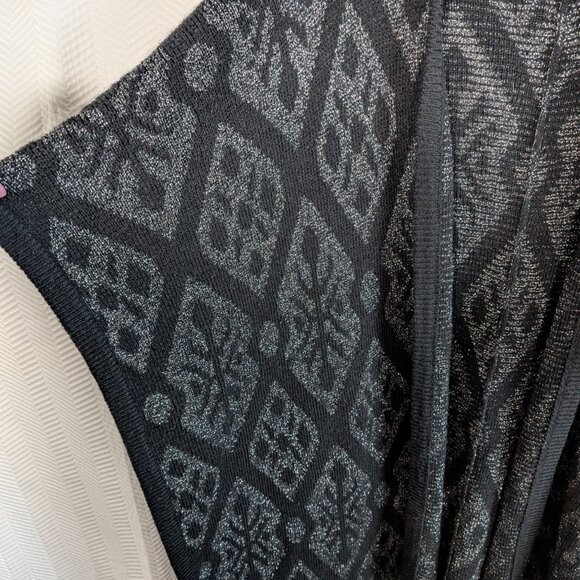 Vintage Black & Silver Knit Cape Cloak Outerwear Abstract Print - Picture 10 of 13